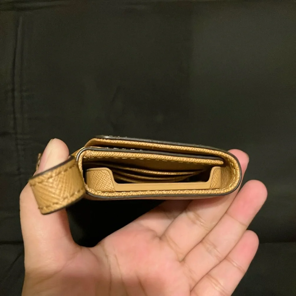 Michael Kors wristlet/phone case - Picture 5 of 17